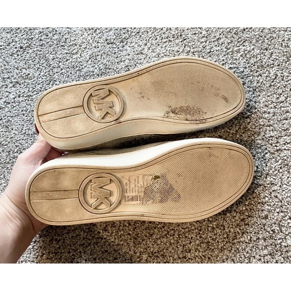 MICHAEL KORS Size 7 Silver Mirror Logo Print Lace Up Fashion Sneakers R $99 - Picture 7 of 14